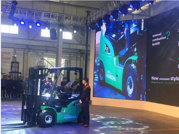 【喜訊】杭叉家族新成員來了！新能源叉車助力新制造業(yè)