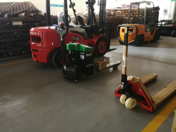怎么操作叉車才安全？這些危險要規(guī)避！