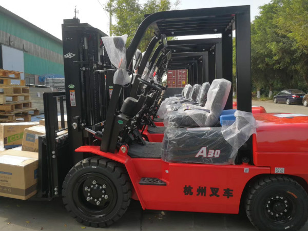 叉車轉(zhuǎn)向沉重？叫你這些方法排除！