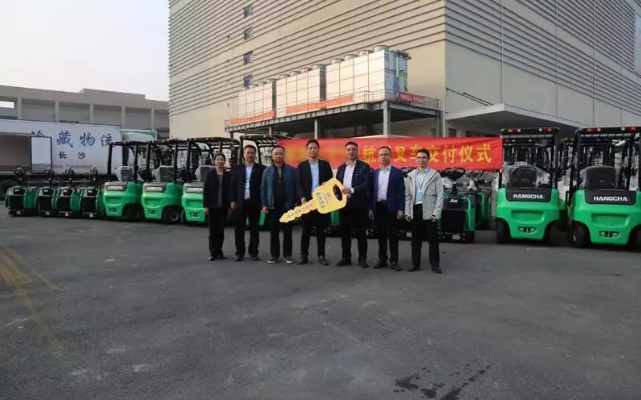 【強(qiáng)勢】杭叉集團(tuán)交付湖南某大型冷庫58臺(tái)鋰電池叉車！
