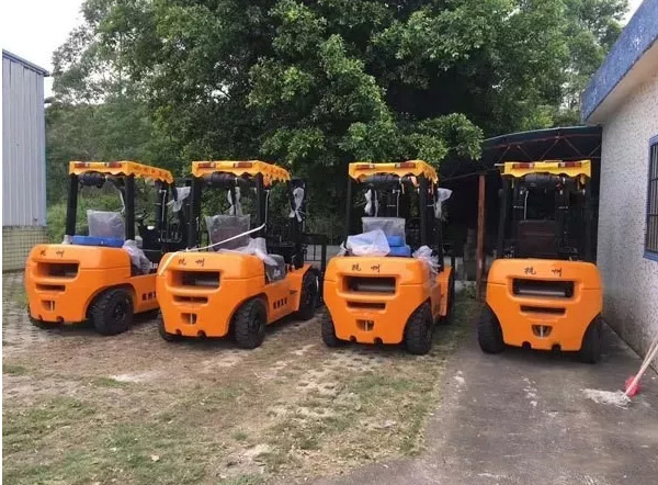 【叉車操作小知識】內燃叉車要怎么換擋？