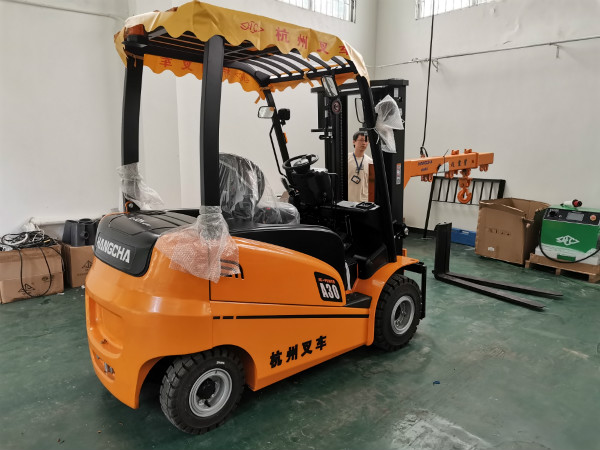 【叉車保養(yǎng)小知識(shí)】叉車電池怎樣加水才正確？